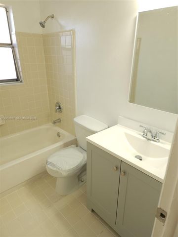 4505 Treehouse Ln 8-H, Tamarac, FL 33319