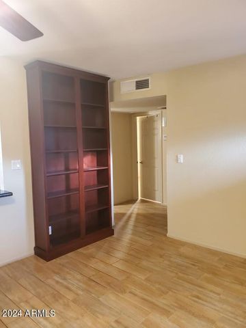 2525 S COLLEGE Avenue 8, Tempe, AZ 85282