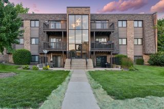 1424 Stonebridge Circle L9, Wheaton, IL 60189