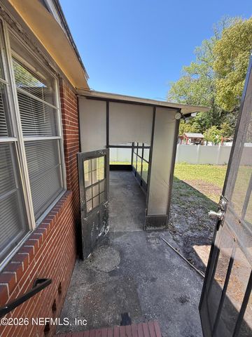 8384 DELAWARE Avenue, Jacksonville, FL 32208