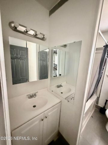 8384 DELAWARE Avenue, Jacksonville, FL 32208