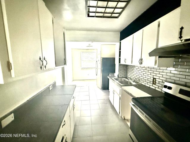 8384 DELAWARE Avenue, Jacksonville, FL 32208
