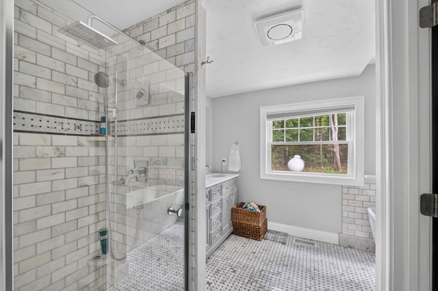 6 Ida Way, Freetown, MA 02702