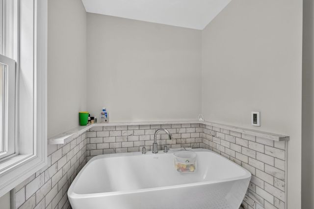 6 Ida Way, Freetown, MA 02702
