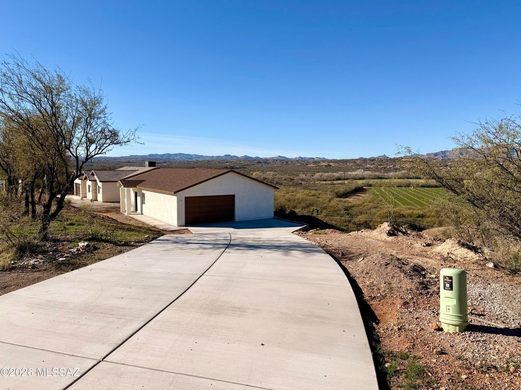 400 Cancun Corte Court, Rio Rico, AZ 85648