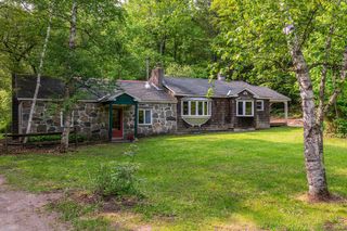 2277 VT Rt 30, Jamaica, VT 05343