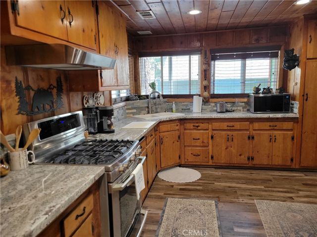 1116 Lark Road, Wrightwood, CA 92397