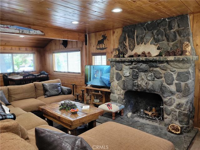 1116 Lark Road, Wrightwood, CA 92397