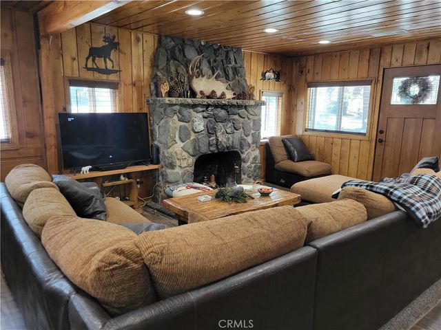 1116 Lark Road, Wrightwood, CA 92397