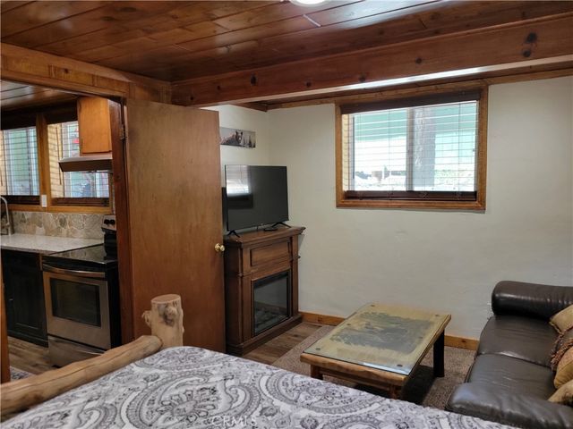 1116 Lark Road, Wrightwood, CA 92397