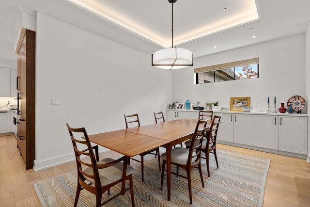 148 Weston Rd 208, Wellesley, MA 02482