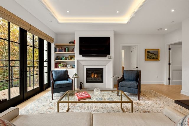 148 Weston Rd 208, Wellesley, MA 02482