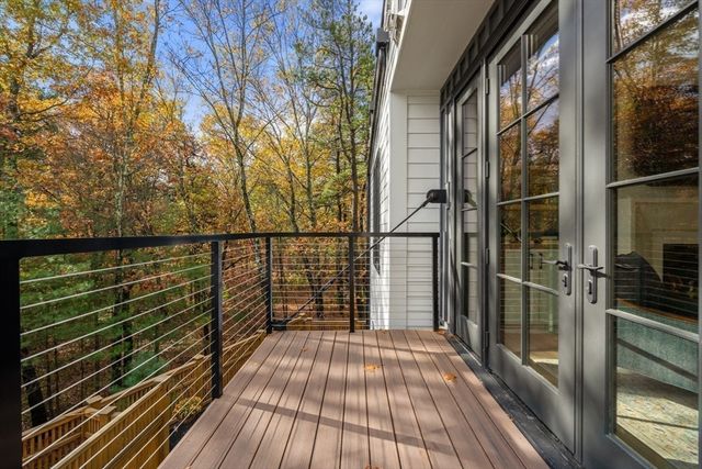 148 Weston Rd 208, Wellesley, MA 02482