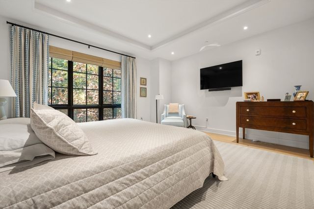 148 Weston Rd 208, Wellesley, MA 02482