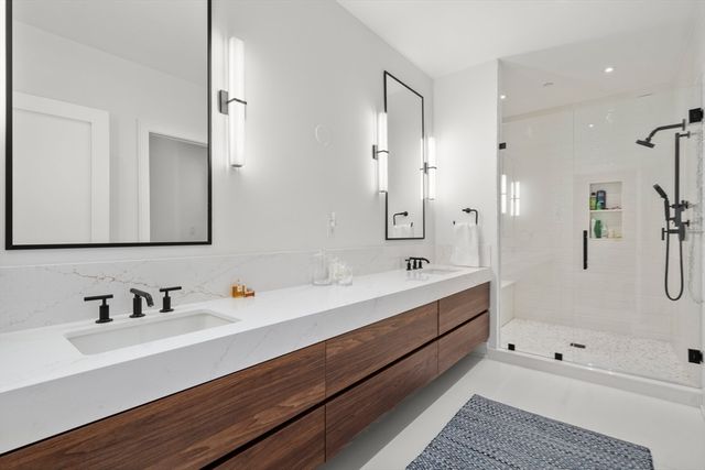 148 Weston Rd 208, Wellesley, MA 02482