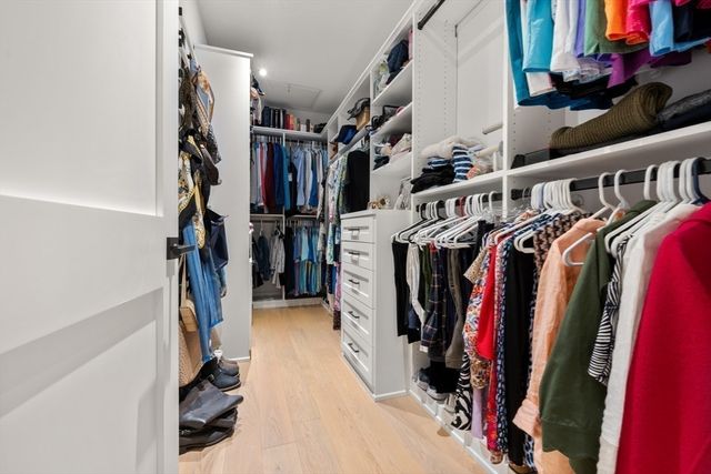 148 Weston Rd 208, Wellesley, MA 02482