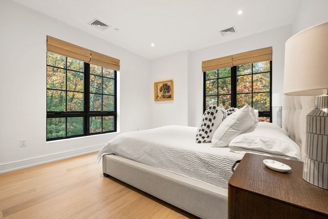 148 Weston Rd 208, Wellesley, MA 02482