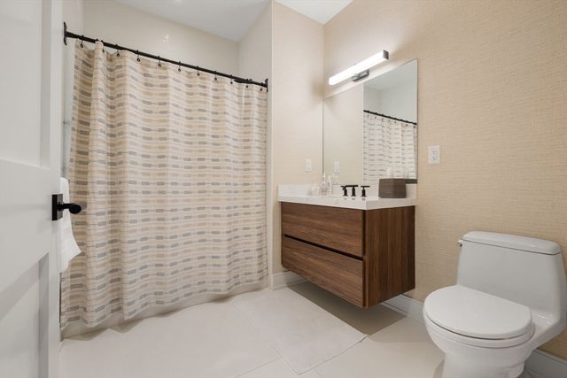 148 Weston Rd 208, Wellesley, MA 02482