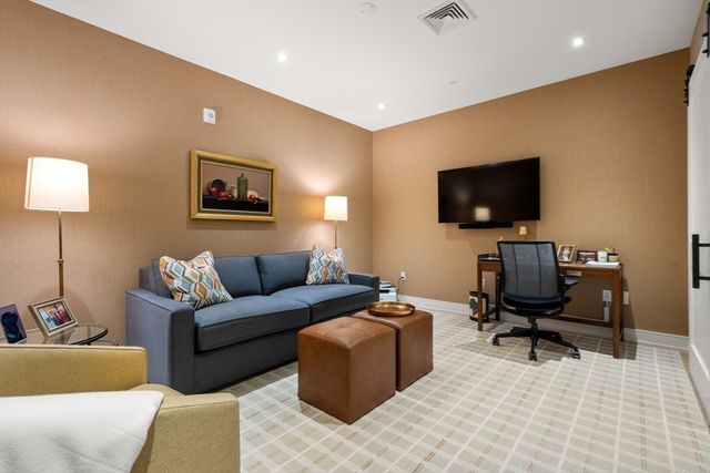 148 Weston Rd 208, Wellesley, MA 02482