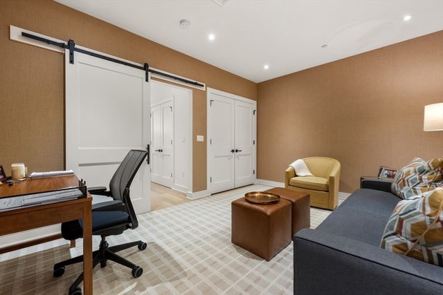 148 Weston Rd 208, Wellesley, MA 02482