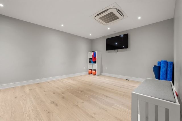 148 Weston Rd 208, Wellesley, MA 02482