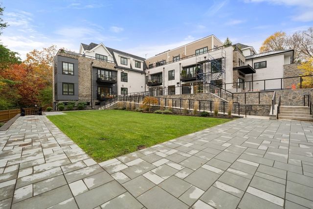 148 Weston Rd 208, Wellesley, MA 02482