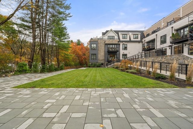 148 Weston Rd 208, Wellesley, MA 02482