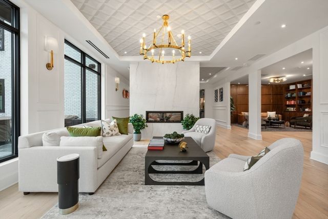 148 Weston Rd 208, Wellesley, MA 02482