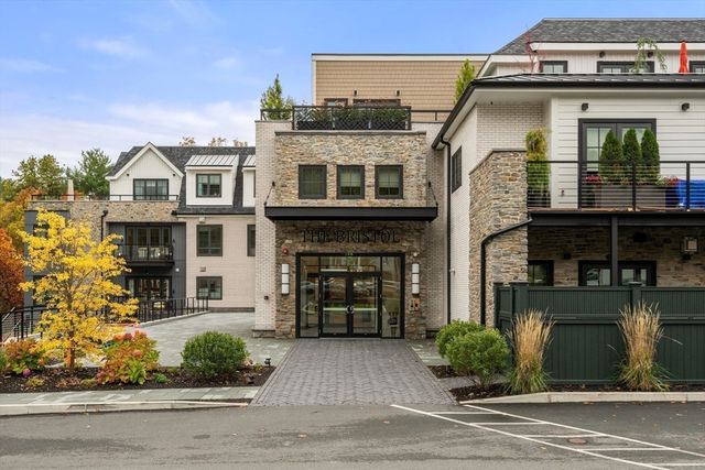 148 Weston Rd 208, Wellesley, MA 02482