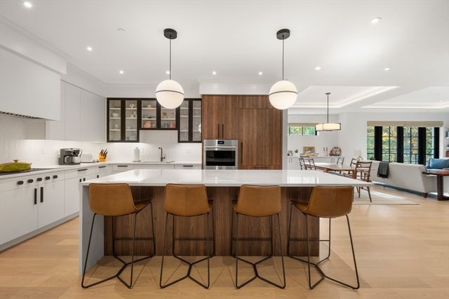 148 Weston Rd 208, Wellesley, MA 02482