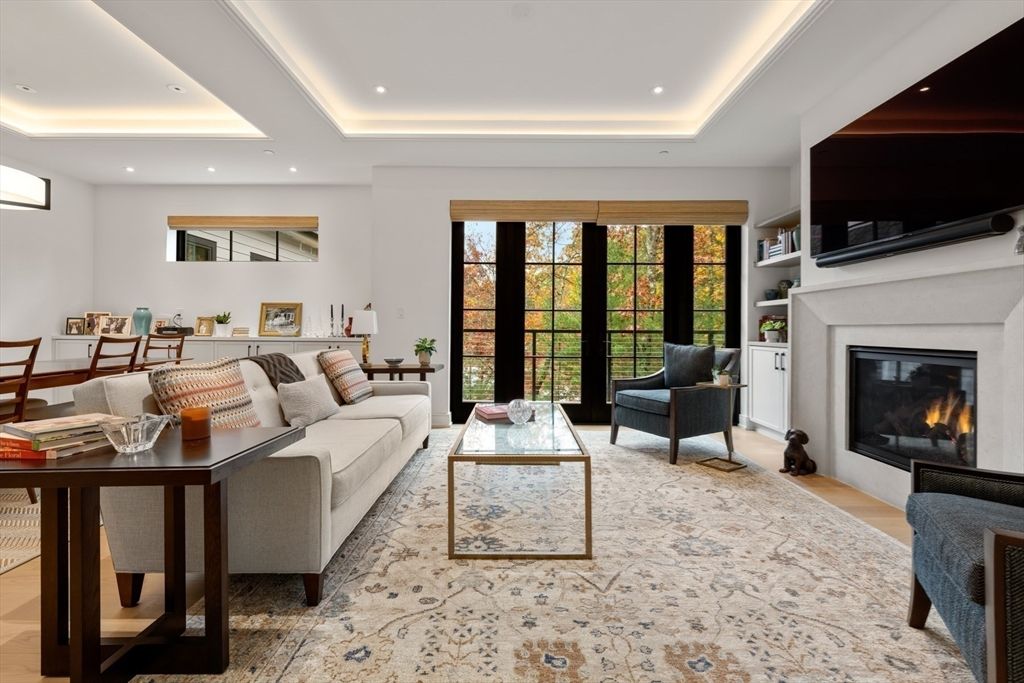 148 Weston Rd 208, Wellesley, MA 02482