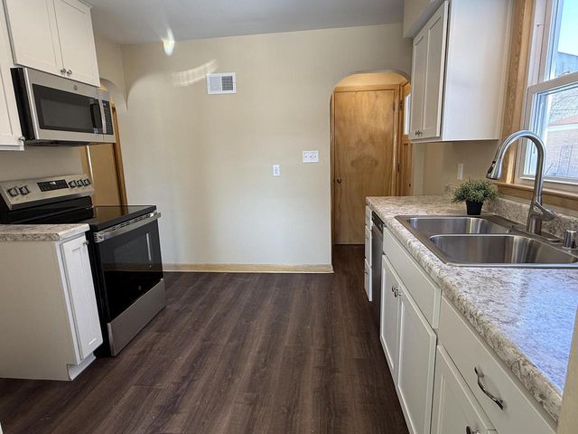 2730 E Armour AVENUE, Saint Francis, WI 53235