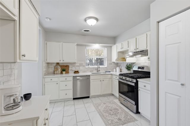 2114 Brookshire Street, Arlington, TX 76010