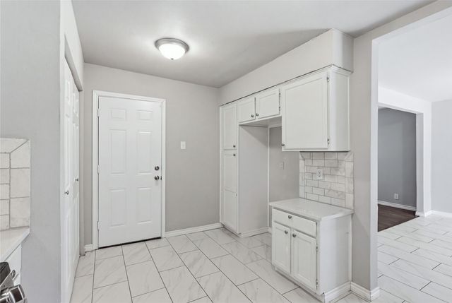 2114 Brookshire Street, Arlington, TX 76010