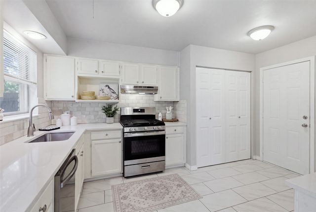 2114 Brookshire Street, Arlington, TX 76010