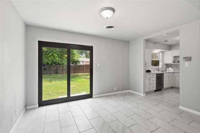 2114 Brookshire Street, Arlington, TX 76010