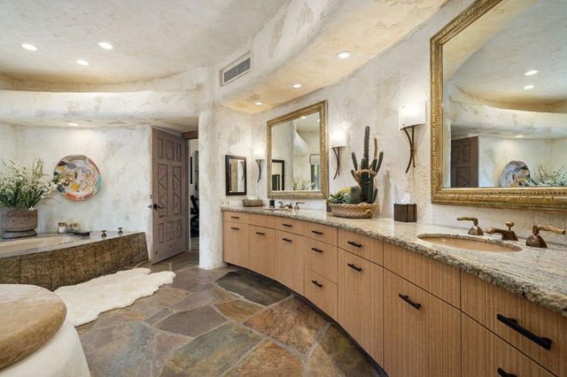 475 S Via Las Palmas, Palm Springs, CA 92262