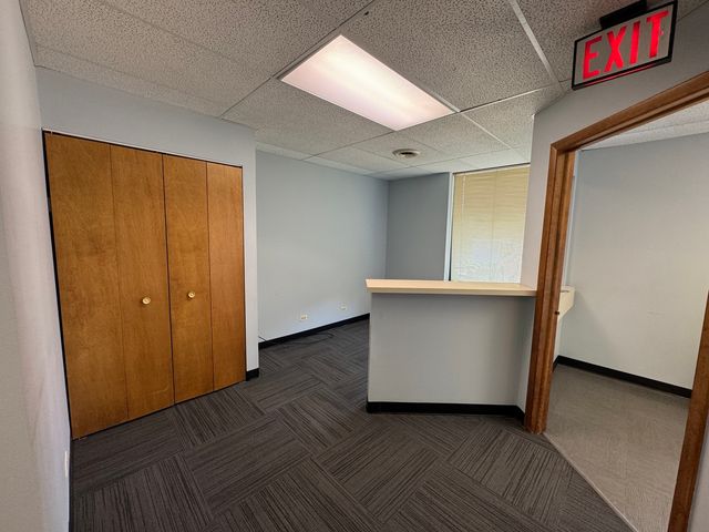 34 N ISLAND Avenue G, Batavia, IL 60510