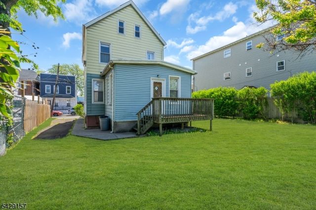 609 Montgomery St, Elizabeth City, NJ 07202