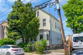 609 Montgomery St, Elizabeth City, NJ 07202