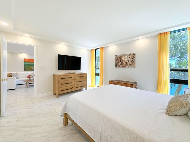 4800 Bayview Drive 303, Fort Lauderdale, FL 33308