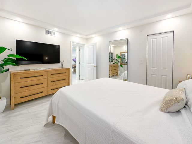 4800 Bayview Drive 303, Fort Lauderdale, FL 33308