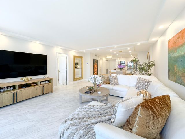 4800 Bayview Drive 303, Fort Lauderdale, FL 33308