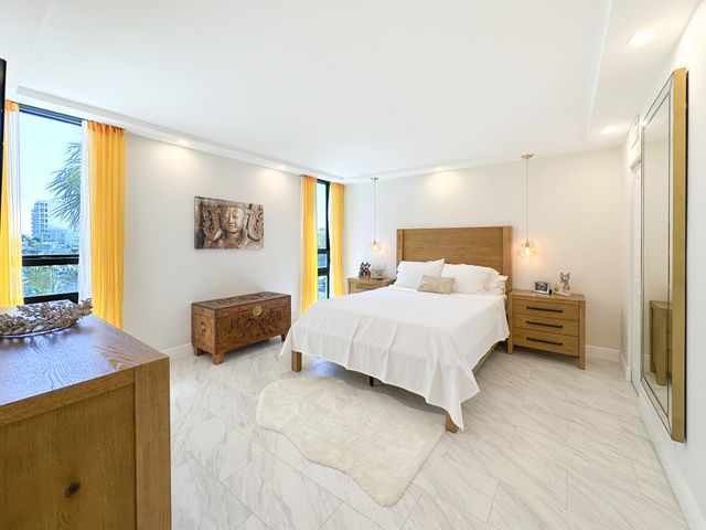 4800 Bayview Drive 303, Fort Lauderdale, FL 33308