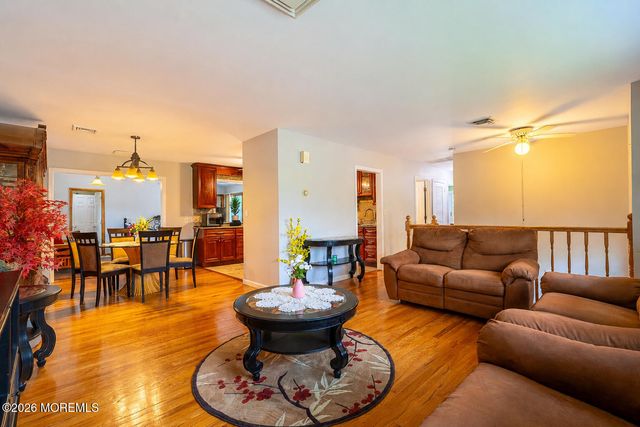11 Ash Street, Eatontown, NJ 07724
