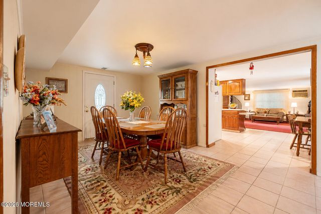11 Ash Street, Eatontown, NJ 07724