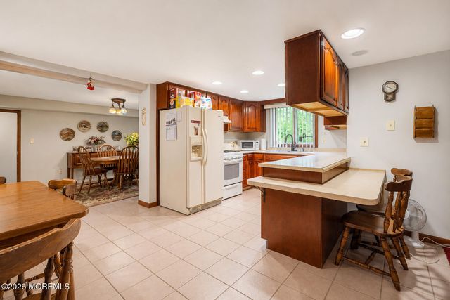 11 Ash Street, Eatontown, NJ 07724