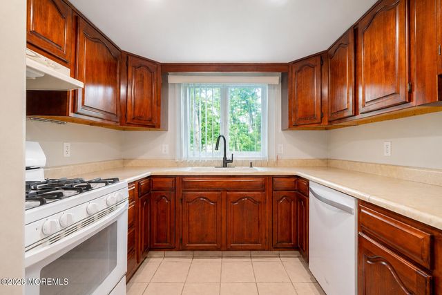 11 Ash Street, Eatontown, NJ 07724