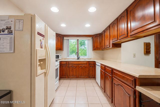 11 Ash Street, Eatontown, NJ 07724