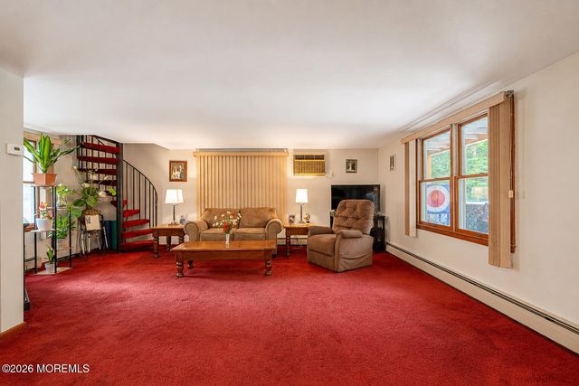 11 Ash Street, Eatontown, NJ 07724